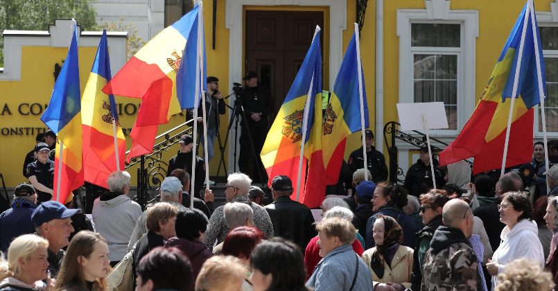 Оппозиция пикетирует парламент Молдовы
