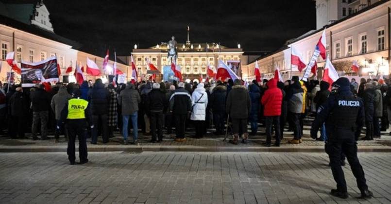 В Варшаве начались протесты после задержания экс-руководителей МВД Польши
