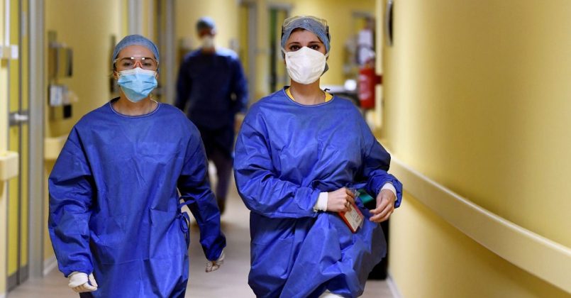 В Латвии намерены заставить персонал больниц общаться только на госязыке