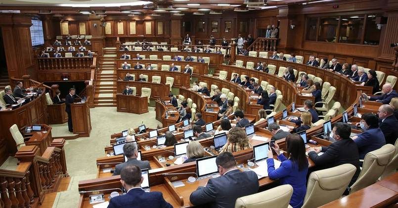 Парламент Молдовы во втором чтении одобрил переименование молдавского языка в румынский