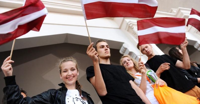 В Латвии обвинили русский язык в проблемах молодежи