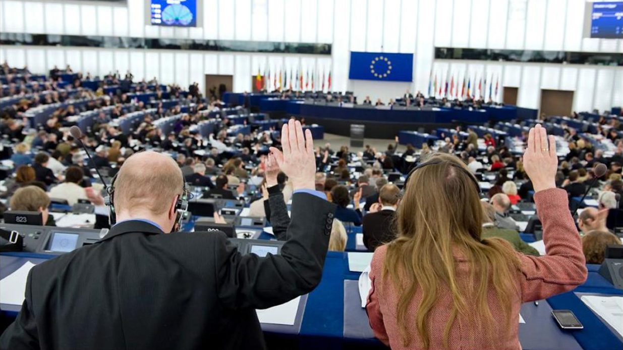Евросоюз — Четвертый рейх: для чего в Европе реабилитируют Гитлера