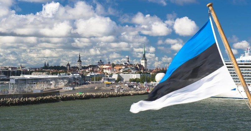 Эстония приостанавливает выдачу рабочих виз и ВНЖ россиянам и белорусам