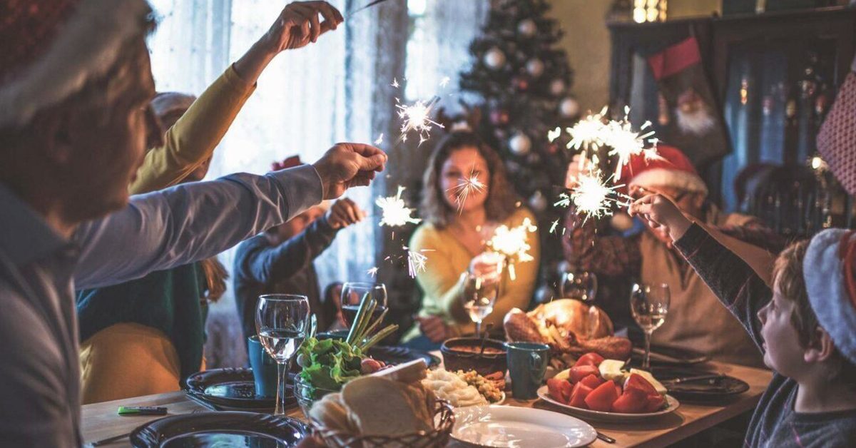 «Коза», елка, оливье: традиции отмечать Новый год уже не одна сотня лет