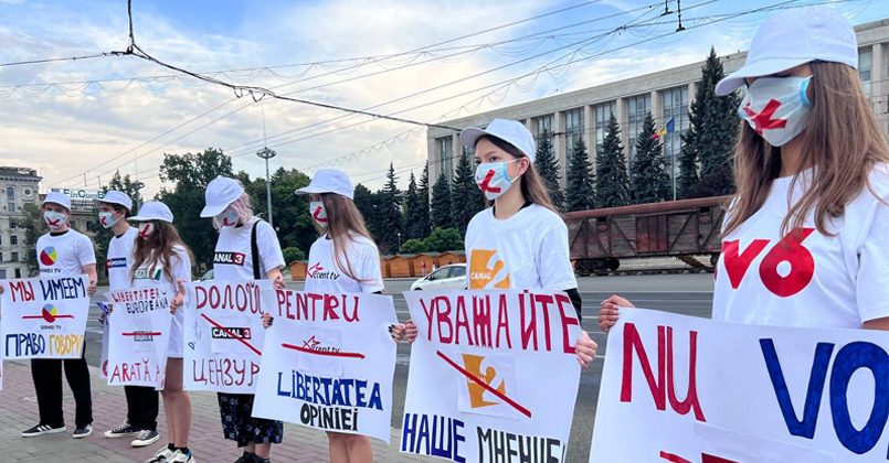 В Молдове вновь разогнали мирный протест молодежи против цензуры в СМИ (видео)