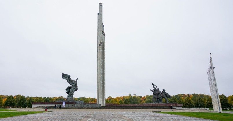 В Латвии решили начать подготовку к сносу Памятника Освободителям Риги