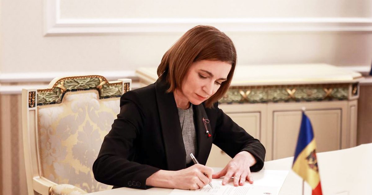 Санду обнулила Конституцию Молдовы