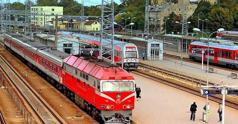 «Литовские железные дороги» устроили распродажу вагонов и локомотива
