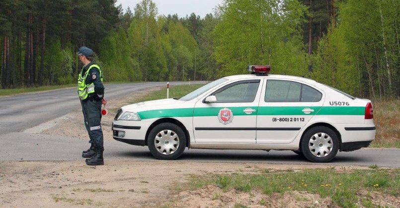 Литовский военный попался пьяным за рулем автомобиля