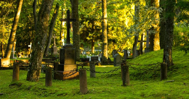 В Эстонии начнут использовать заброшенные могилы для новых захоронений