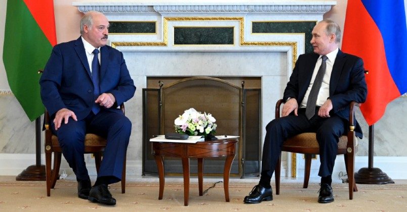 Лукашенко пожаловался Путину, что его «начали напрягать вагнеровцы»