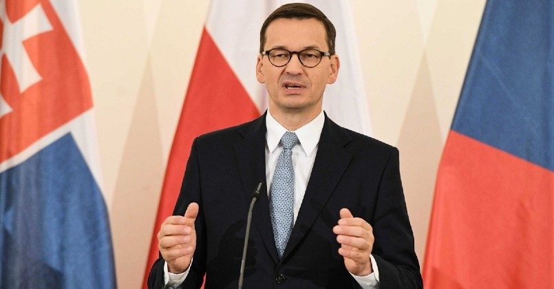 Премьер Польши пообещал сохранить спорт «свободным от российского влияния»