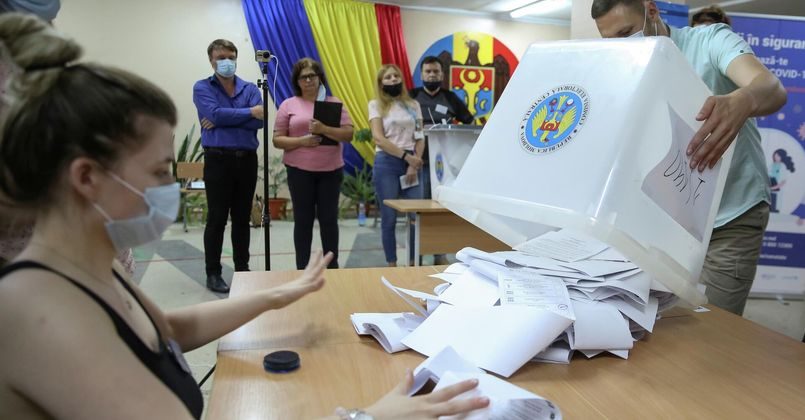 Экс-премьер Молдовы обвинил власти в намерении фальсифицировать выборы