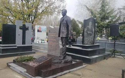 В Крыму открыли памятник Кириллу Стремоусову