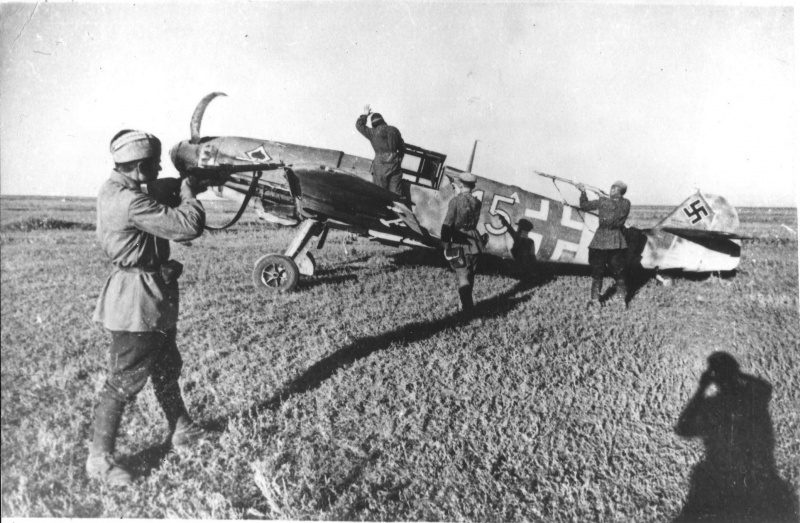 Он шел по компасу на Восток, думал, то Вермахт уже за Смоленском: первый сбитый немецкий лётчик