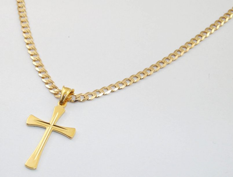 Крест на цепочке золотой