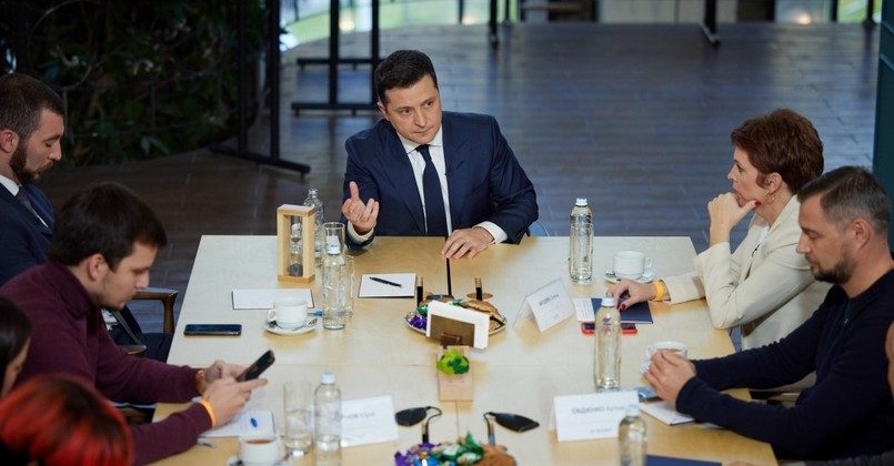 Зеленский обвинил Порошенко в потере Донбасса