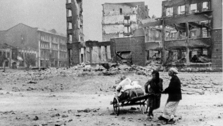 «Слезы бесполезны, когда борьба идет не на жизнь, а на смерть»: как выживало население блокадного Сталинграда
