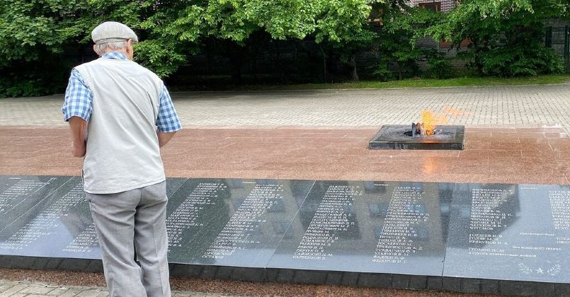 Пятиконечная звезда, спиленная с советского памятника в Люганузе, снова там появилась