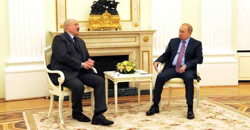 Лукашенко назвал Путина старшим братом в ответ на вопрос о вечном президентстве