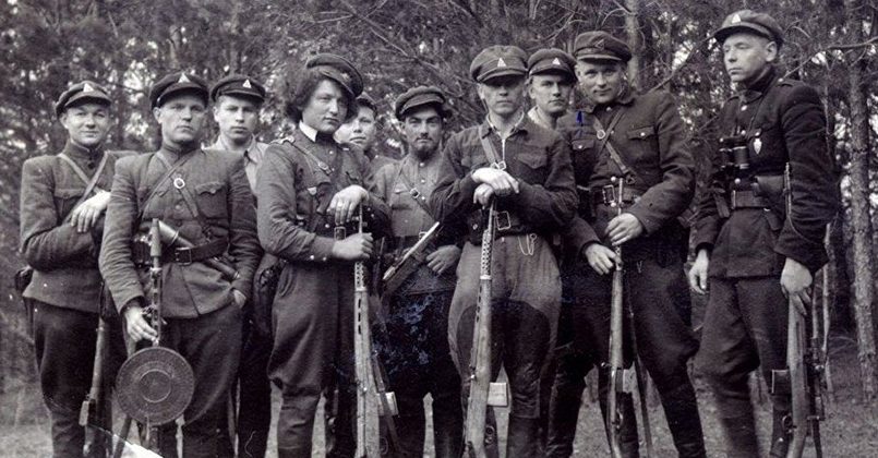 «Пионеров убивали за красные галстуки»: самые кровавые преступления «лесных братьев» в Прибалтике