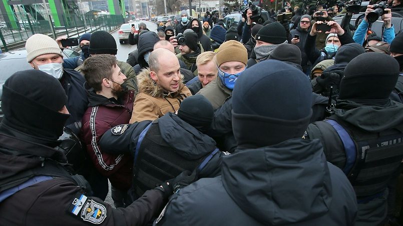 В Киеве националисты попытались штурмовать пророссийский телеканал «НАШ» (видео)