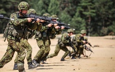 Сейм Литвы одобрил призыв юношей после школы на срочную службу в армии