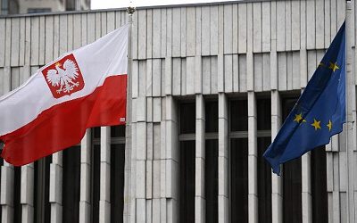 Польский политик потребовал убрать флаг ЕС с избирательного участка