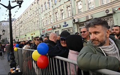 Сотни молдаван собрались у посольства республики в Москве в день выборов