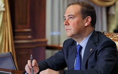 Медведев назвал Украину прихлебателем США